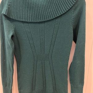Style & Co forest green sweater with split collar    Ribbed fitted bodice.